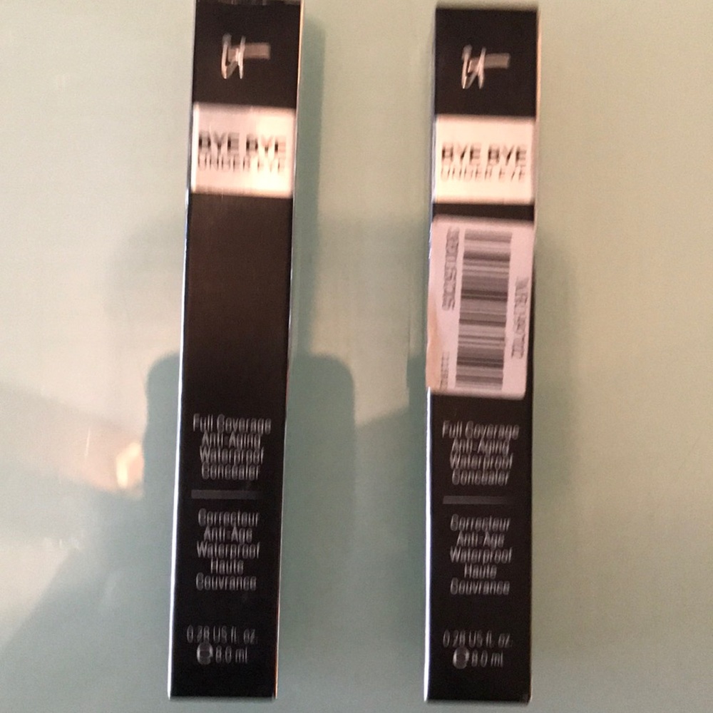 **IT COSMETICS **BYE BYE UNDEREYE**